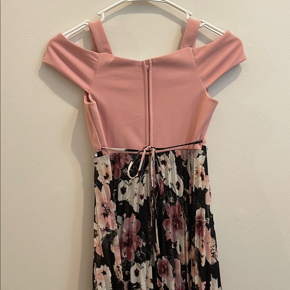 Pink and Black Pleated Off-Shoulder Midi Dress - Picture 5 of 9